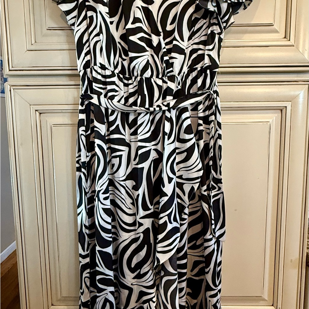 Nicole Miller! Black and White Patterned Dress - Picture 2 of 8